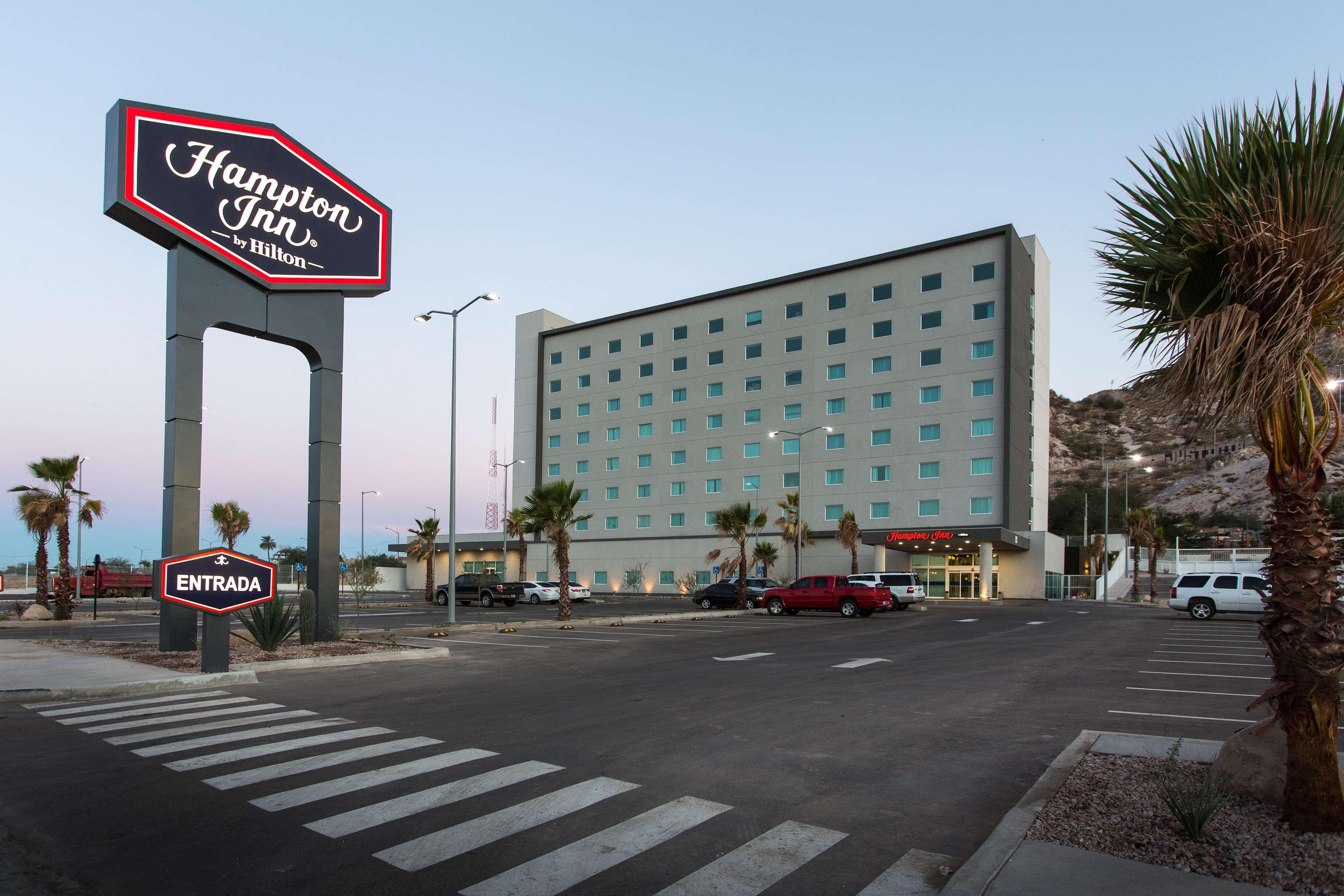 Hampton Inn By Hilton Hermosillo Exteriör bild